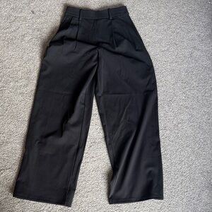 Lululemon black daydrift wide leg Pants short